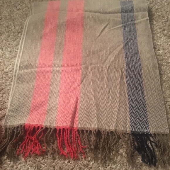 Tommy Hilfiger Shawl - Picture 2 of 3